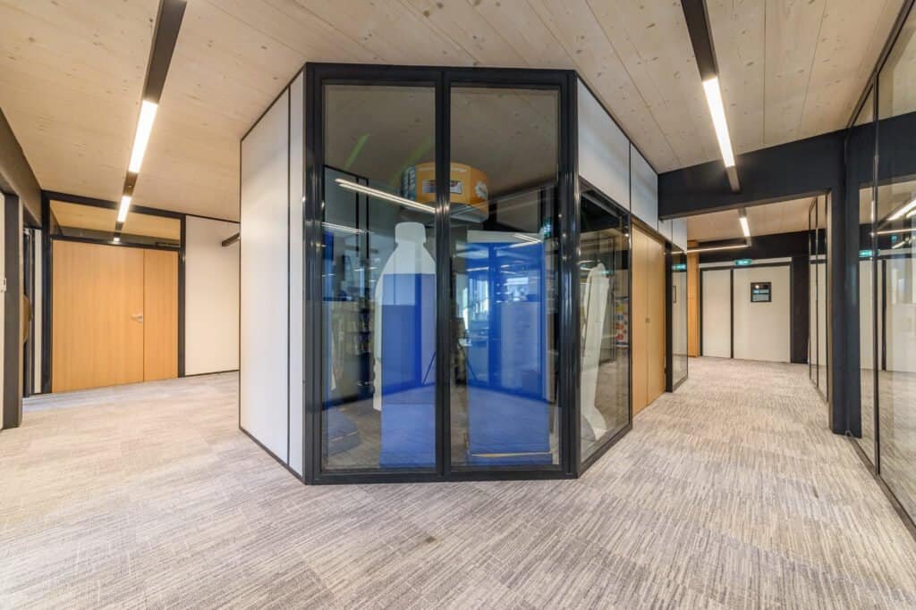 Couloir de l'entreprise Pilot Pen France