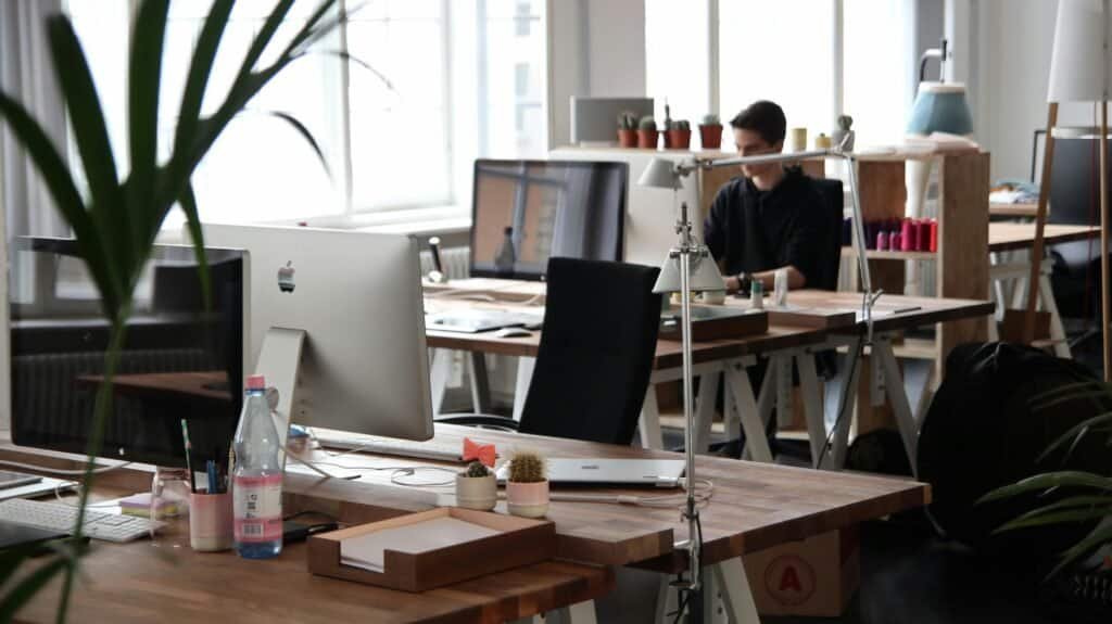 Sobriété confortable dans les bureaux